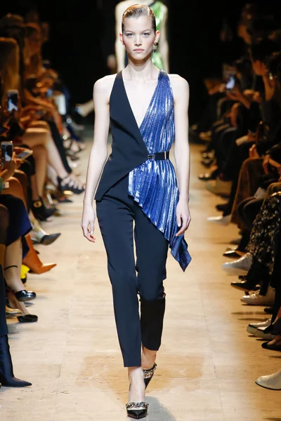 Look 24